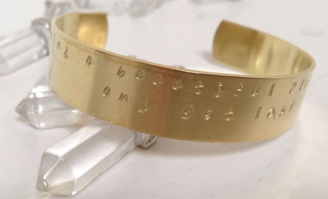 armband met eigen tekst in goud kleur
